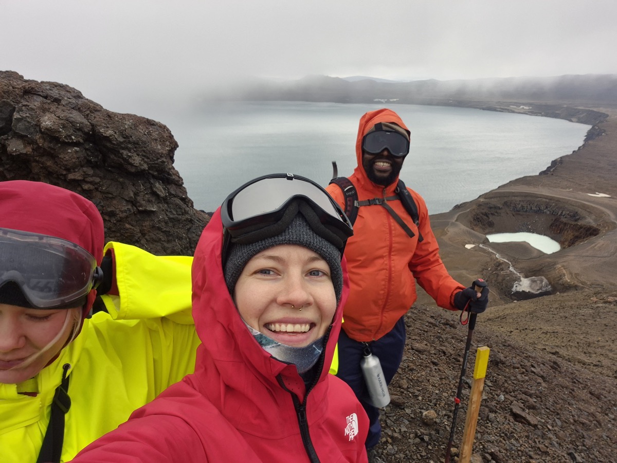 Hikers above an Icelandic volcanic lake.